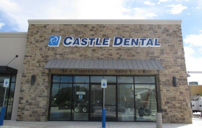 Castle Dental - Buda image
